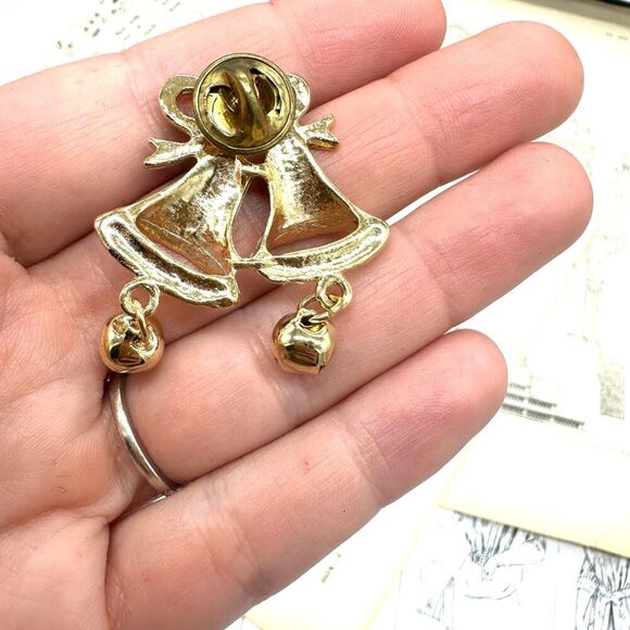 Vintage Christmas Bells Enamel Brooch Pin - Picture 2 of 2